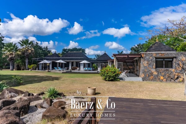 photo 1 Exceptional Villa in a Prestigious Golf Estate
